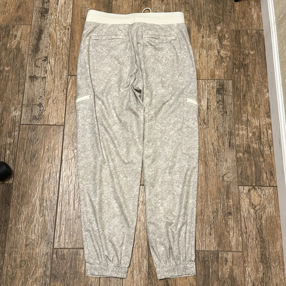 Athleta Venture Printed Pant Size 6 Casual Featherweight Stretch Viper Grey - Picture 5 of 7